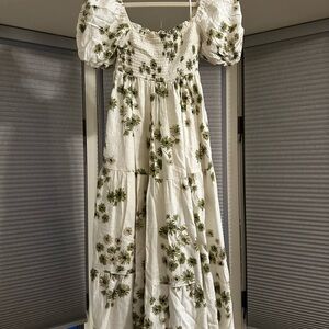 Abercrombie & Fitch White Maxi Dress with Olive wild flower Floral Print 🤍